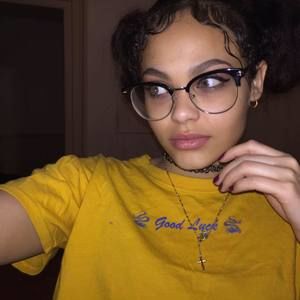 Meet your Posher, Chrystal